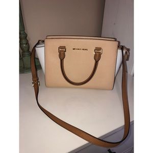 Michael Kors Crossbody Bag